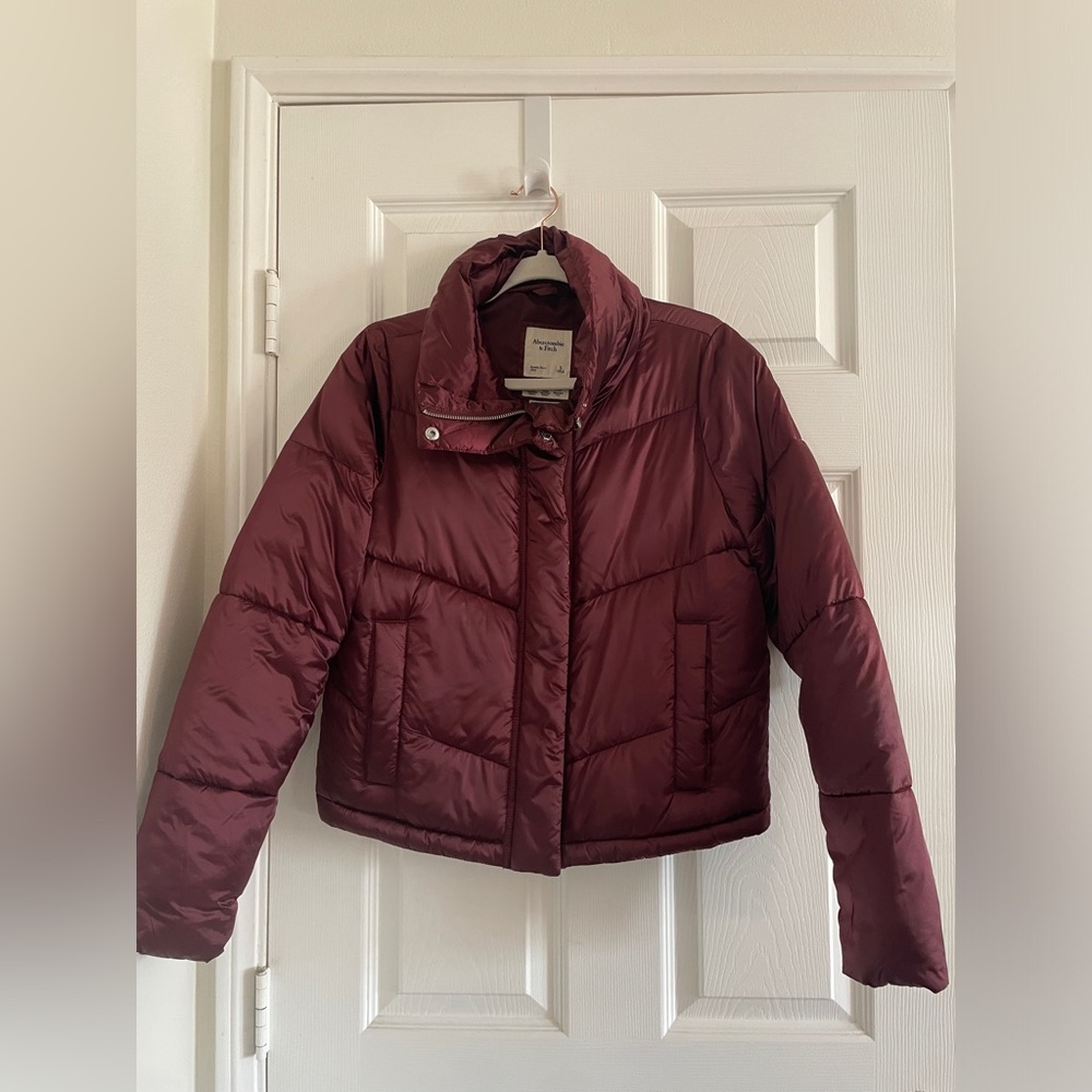 Abercrombie & Fitch mini puffer in deep wine color size small. - Picture 4 of 5